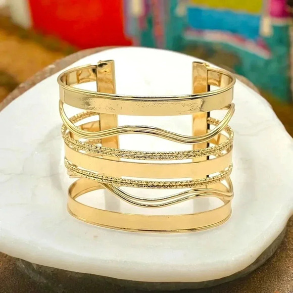 🆕️Bold & Modern 18K Gold Plated Iron Trendy Fashion Wide Hollow Cuff Bracelet ✨ - Picture 4 of 13